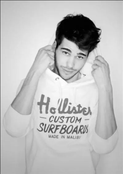 De qui Simon est amoureux ?