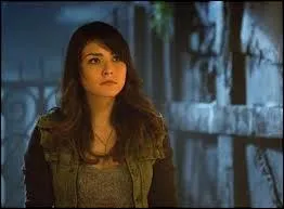 Avec qui Hayley tait-elle lie ?