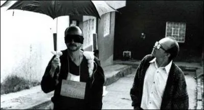 Quel est le titre de ce film colombien racontant l'mouvante histoire d'un homme qui a perdu l'usage de ses jambes et va rencontrer, dans les quartiers pauvres de la ville, un homme qui porte les gens sur son dos ?