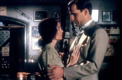 Quel est ce film de Woody Allen de 1985 narrant les aventures d'une serveuse passionne de cinma dans les annes 30 ?