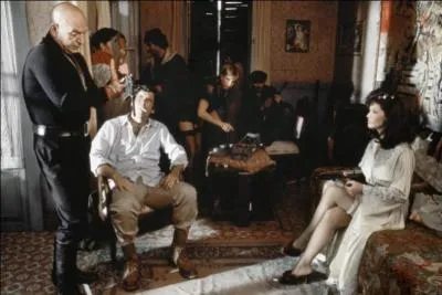 Ce film avec Roger Moore et Telly Savalas raconte l'histoire, en Grce, d'un camp de prisonniers allis dirig par le Major Otto Hecht, un anti-nazi auparavant marchand d'art, le travail des prisonniers consistant  dterrer des trsors archologiques. Quel est son titre ?