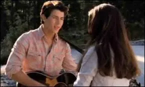 De quelle chanson viennent ces paroles :  ... I really like it when the moon...  