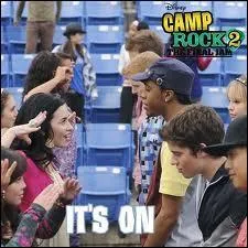 (Camp Rock) Avec quel camp ont-ils chant  It's On  ?