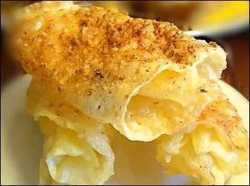 Au dessert, on dguste plusieurs gteaux dont les diples. Que sont les diples ?