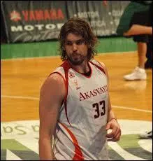 Qui est ce joueur de basket ?