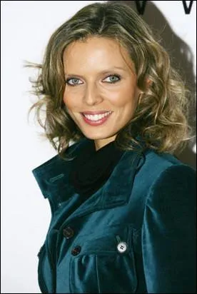 Pour l'anne 2002, c'est Sylvie Tellier qui devenait Miss France. Combien de candidates y avait-il ?