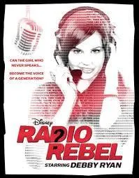 Dans le film de Disney channel original movie  Appelez-moi DJ rebel , comment s'appelle Debby Ryan ?