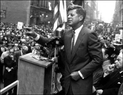 En 1946, John est lu snateur reprsentant du...