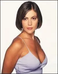 Avec qui est sortie Phoebe en premier, dans la srie ?