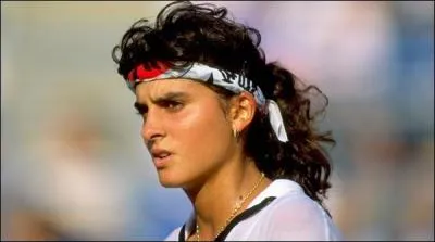 Comment s'appelle cette joueuse de tennis argentine magnifique, et ternelle rivale de Steffi Graf ?