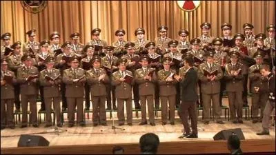 L'  Opra Rouge  est un album reprenant les grands airs d'opras. Un artiste bien connu s'est associ aux churs de l'Arme rouge pour concrtiser ce projet. Comment s'appelle cet artiste ?