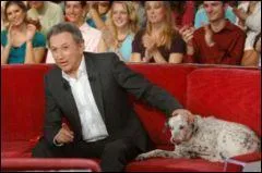 Michel Drucker, sur son  canap rouge , reoit des personnalits prestigieuses sur France 2. Quel est le titre de cette mission ?