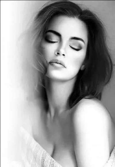 Qui chantait  Vous les femmes, vous le charme, vos sourires nous attirent, nous dsarment  ?