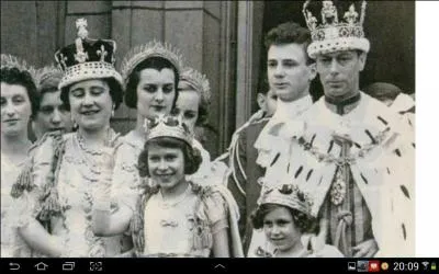 Durant le haut Moyen ge, les empereurs allemands taient lus par des Grands lecteurs. Parmi ces quatre archevques, lequel n'a jamais lu un empereur ?