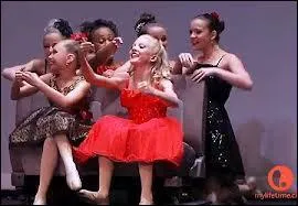 Dans la saison 3, lors de la comptition finale, comment s'appelait le numro de groupe ?