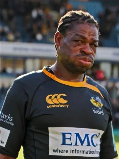 Quel est ce guerrier, d'origine camerounaise, surnomm   La faucheuse  ou  Le scateur , sans doute un des meilleurs troisime ligne aile ?