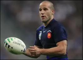 Quel est ce joueur toulousain d'origine polonaise, inspir et pourtant critiqu, voluant comme demi de mle ou d'ouverture et crant des phases de jeu absolument originales ?