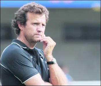 Quel est ce sympathique demi de mle des annes 90 devenu entraneur, dont le charisme est reconnu de tous ?