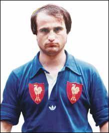 Jacques Fouroux, pour ma part l'un des plus extraordinaires joueurs de tous les temps, était un meneur d'hommes fabuleux et d'un des rares à s'être imposé avec talent à l'international car n'ayant joué que dans de petits clubs. Quel exploit unique réalisa-t-il avec le XV de France en 1977 ?