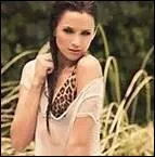 Qui est la fille sur la photo ? (c'est la sur de la fille de la question n4)