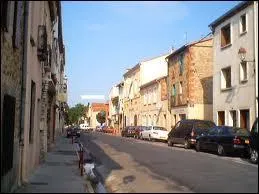 Nous traversons la commune languedocienne de Saint-Gnis-des-Fontaines. Nous nous trouvons dans le dpartement n ...