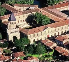 Nous survolons la ville Tarnaise de Sorze. Nous sommes dans le ciel de la rgion ...