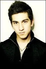 Qui joue le rle de DJ ?