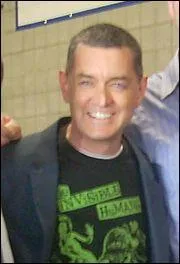 Dans la saison 6 , de qui Lassiter tombe-t-il amoureux ?