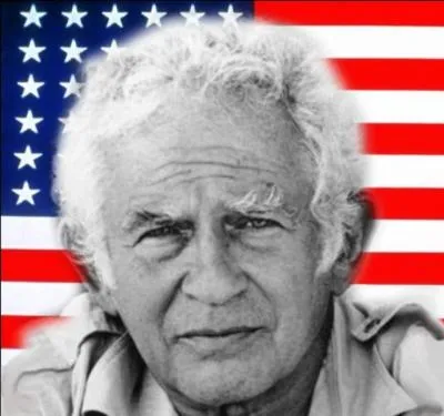 Ce romancier accde  la clbrit en 1948 avec  Les nus et les morts , livre bas sur son exprience de la guerre dans le Pacifique...