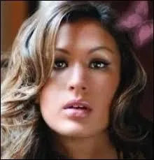 Qui est la premire personne  la faire chanter dans un vrai studio d'enregistrement ?