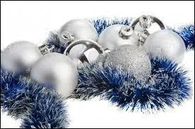 Avec quoi dcore-t-on l'arbre ?