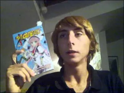 Comment s'appelle l'illustrateur de ce manga ?