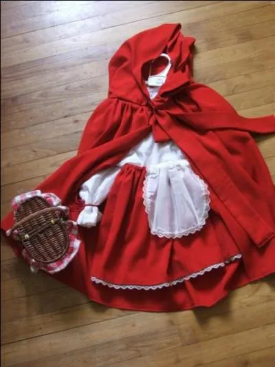 Que doit tirer le petit chaperon rouge pour entrer chez sa mre-grand ?