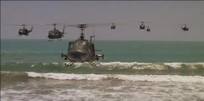 Ce film devrait vous tre familier. Si je vous dis, Vietnam, charge des walkyries (musique), hlicoptres, chasse contre un officier US par ses compatriotes, massacres,  quel film pensez-vous ?