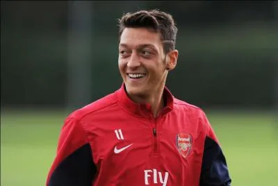 Dans quel club allemand Ozil a-t-il dbut en Bundesliga ?