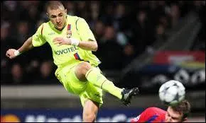 Avec quel club franais Benzema a-t-il jou ses premires minutes en Ligue 1 ?