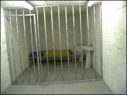  Paris, certaines prisons sont restes clbres. Peux-tu m'en citer une ?