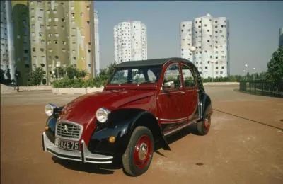 Quel premier ministre est venu  Matignon au volant d'une 2CV Charleston ? Il s'est avr qu'elle appartient  sa femme alors qu'il prfre les cylindres plus grosses.