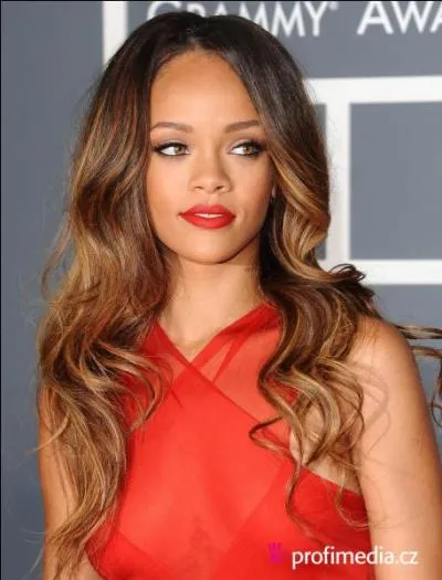 Quelle est celle o elle est accompagne de David Guetta ?