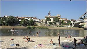 Je commence par vous emmener  Castelmoron-sur-Lot. Cette commune d'Aquitaine se situe dans le dpartement n ...