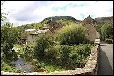 Je suis dans la commune languedocienne de Fraissinet-de-Fourques. Je suis dans le dpartement ...