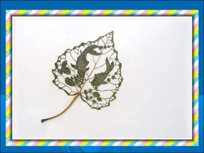 Tte  tte courtois, voire sentimental pour ----- sur un dlicat fond vgtal.