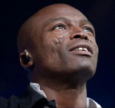 Avec quelle chanteuse a-t-il chant en duo le titre  Les mots  ?