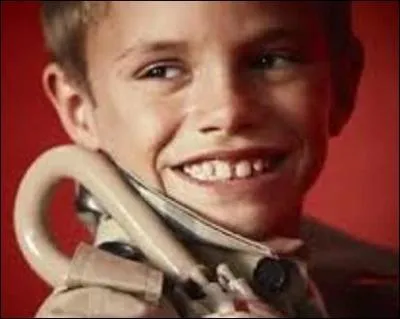 Son charmant papa cramponn et sa jolie maman pice ont pris leur retraite en 2013. Qui a particip  la campagne publicitaire de la marque Burberry en 2013 ?