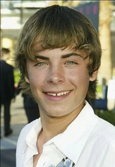 Dans quelle production Disney Channel a-t-il incarn Troy Bolton, le personnage principal ?