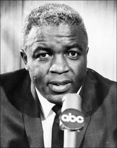 N en Gorgie en 1919, Jackie Robinson est le premier Noir  jouer en Ligue majeure :  l'poque, les joueurs de race noire jouaient tous au sein de la Negro League. Infatigable militant de la cause galitaire, il ouvre la voie  la  Rvolution des droits civiques . Dans quel sport s'est-il illustr ?