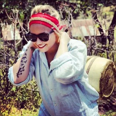 Comment s'appelle sa demi-sur ?