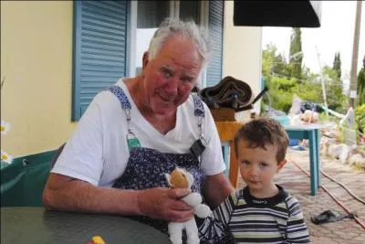 Ce vieux faune a un visage ... . Quel adjectif convient le moins pour qualifier le visage du faune.