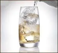 Une fois compltement fondu, un glaon (d'eau pure) ajout  un verre d'eau de source ne change pas le niveau initial de l'eau de ce verre. Dans un verre de whisky, le niveau initial atteint par le whisky 