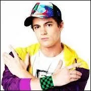 De quelle personne Maxi est-il tomb amoureux dans la saison 1 ?